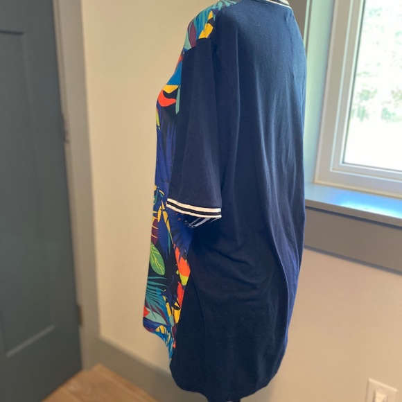 2/30 Broken Threads floral crewneck tee women’s - Picture 7 of 9